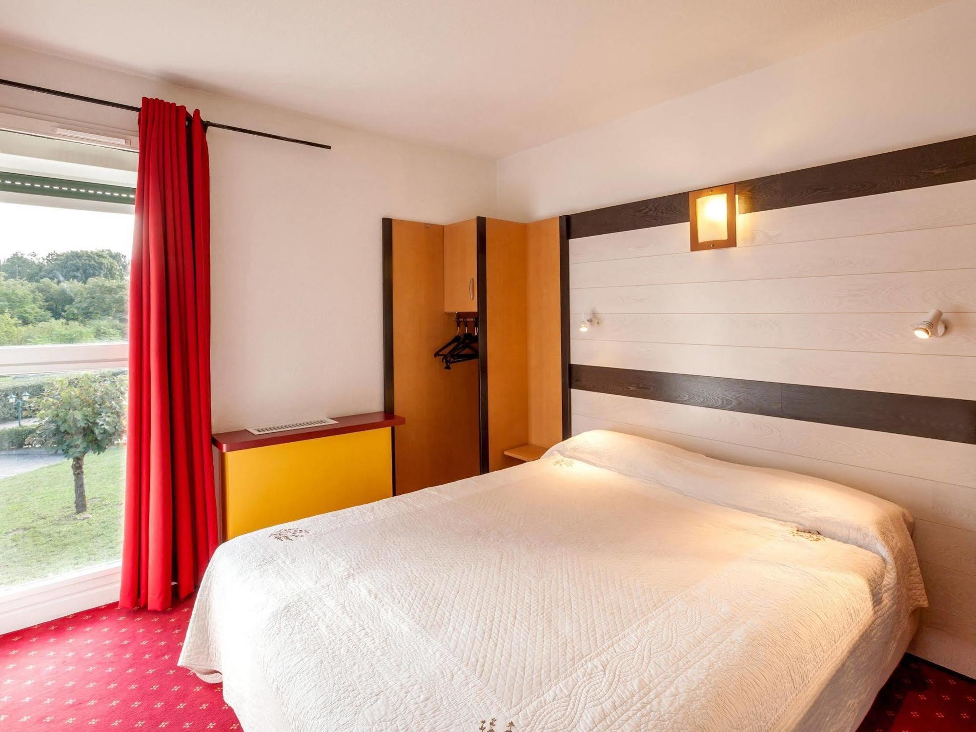 Logis Hotel Horus Restaurant Les Bruyeres Toulenne ภายนอก รูปภาพ
