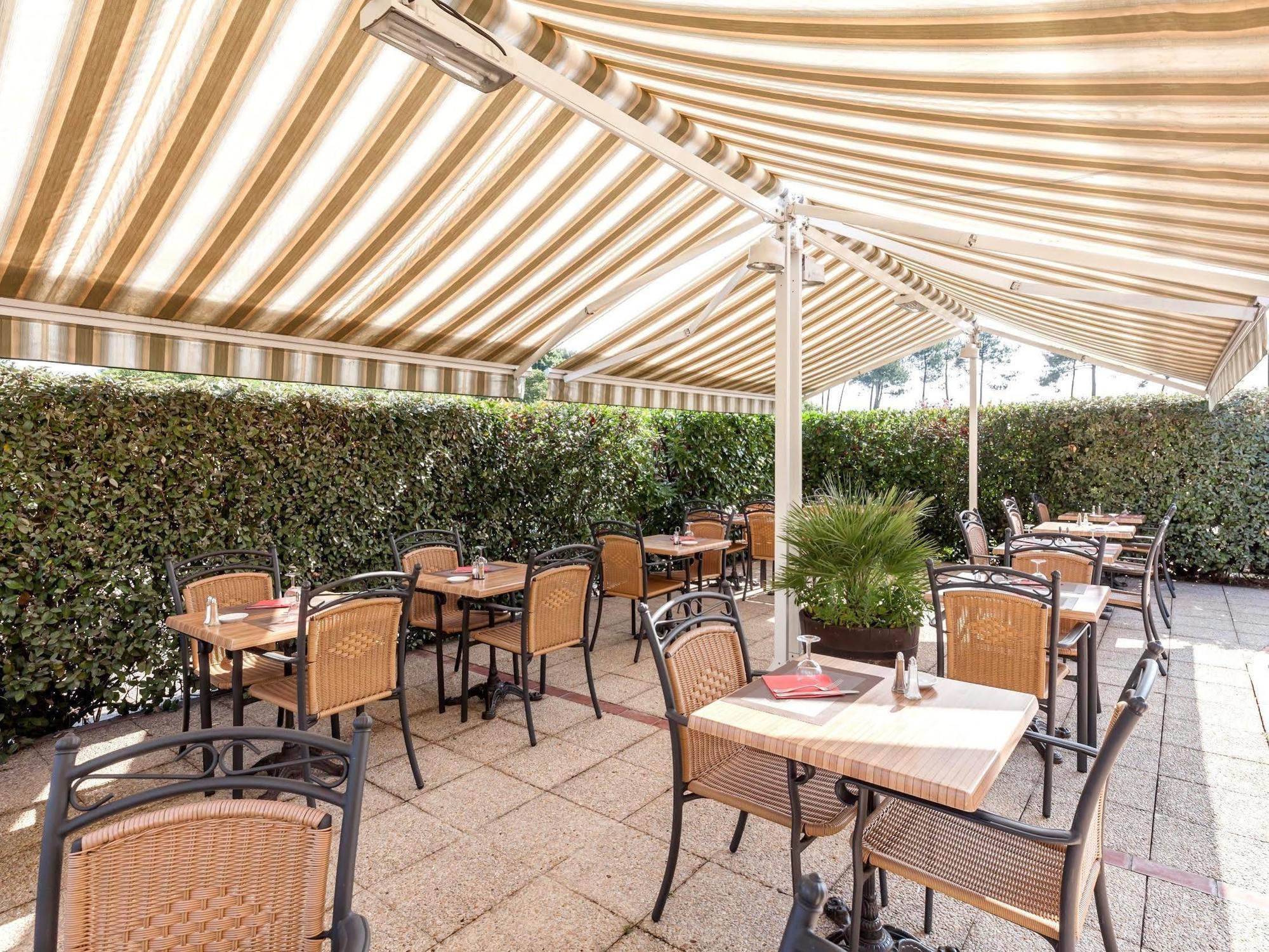 Logis Hotel Horus Restaurant Les Bruyeres Toulenne ภายนอก รูปภาพ