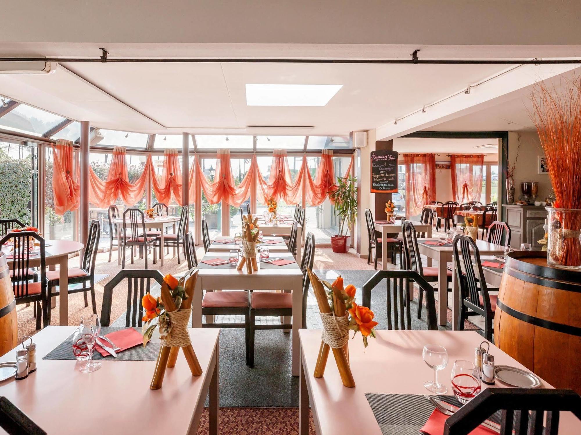 Logis Hotel Horus Restaurant Les Bruyeres Toulenne ภายนอก รูปภาพ